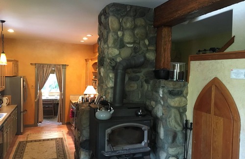 Concrete House | Artistic Comfort at North Cascades EcoGarden! -Non-toxic -see below