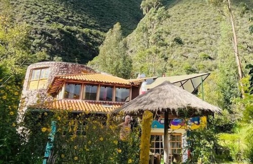Urubamba Ski Chalet | Artistic country cottage in the Sacred Valley of Perun