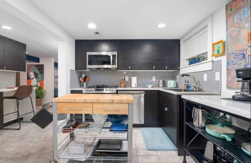 Belmont Apartment | Artistic Craftsman Style Home Downstairs Apartment