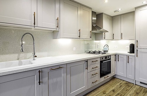 Victoria Apartment | Artistic Hackney Flat