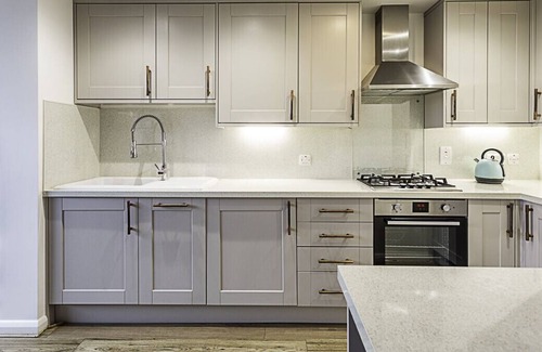 Victoria Apartment | Artistic Hackney Flat