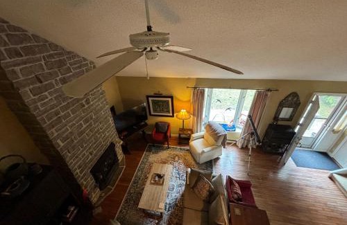 South Bruce Peninsula House | Artistic Haven By The Beach