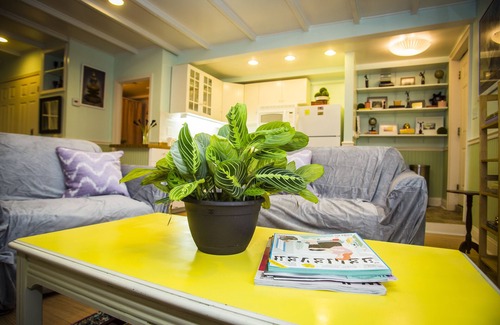 Historic Downtown Savannah Apartment | Artistic hideaway in the heart of the historic district