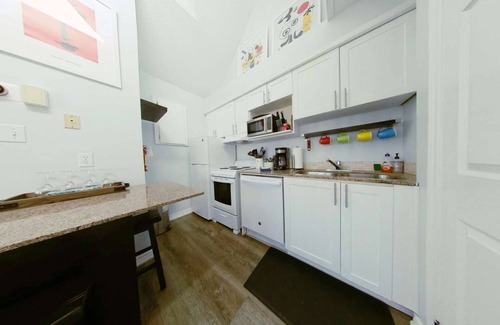 Craigleith Condo | Artistic Hillside Loft