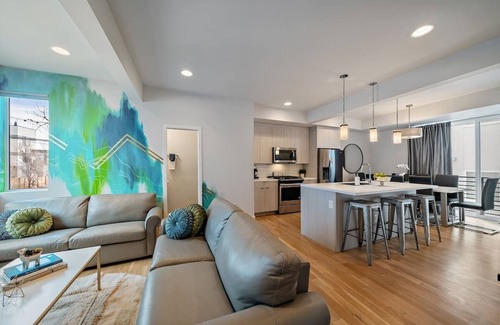 West Colfax House | Artistic Modern 2bed/4bath w/Private Rooftop!