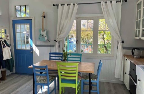 Westside Santa Cruz House | Artistic Pelican in Downtown Santa Cruz