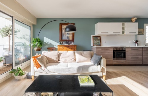 Silly-Gallieni Apartment | Artistic Poise, by Veeve