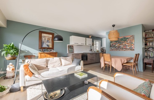Silly-Gallieni Apartment | Artistic Poise, by Veeve