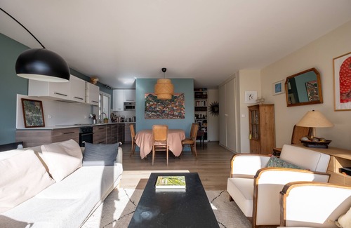 Silly-Gallieni Apartment | Artistic Poise, by Veeve