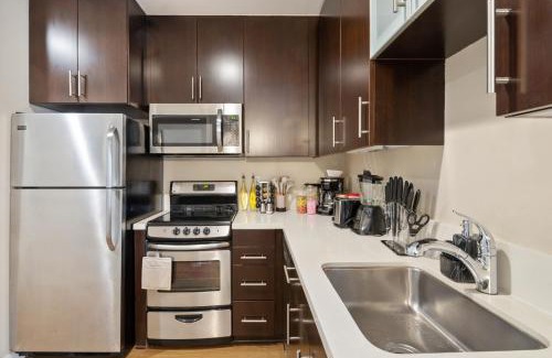 Pico Apartment | Artistic Studio in Downtown SM with Breathtaking Skyline View