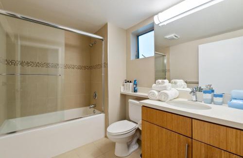 Pico Apartment | Artistic Studio in Downtown SM with Breathtaking Skyline View