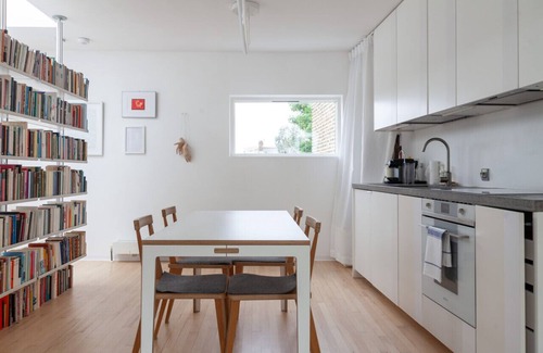 Herne Hill House | Artistic & Stylish Gem In The City