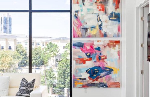 Buckhead Heights Apartment | Artistically Gleaming Buckhead Retreat