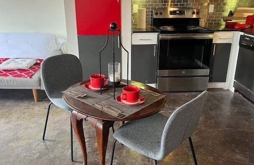 Deep Ellum Apartment | Artistico-Styled Studio Loft Sleeps 5