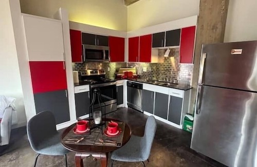 Deep Ellum Apartment | Artistico-Styled Studio Loft Sleeps 5