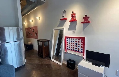Deep Ellum Apartment | Artistico-Styled Studio Loft Sleeps 5