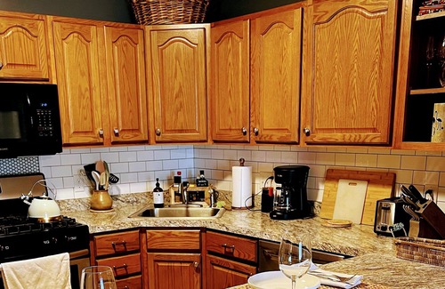 Northfield Condo | Artist’s Condo Centrally Located Cleve/Akron