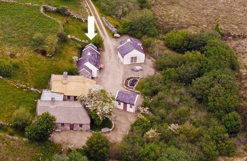 Spiddal Cottage | Artists' Cottage (Entire) @ Multi Award-Winning Cnoc Suain