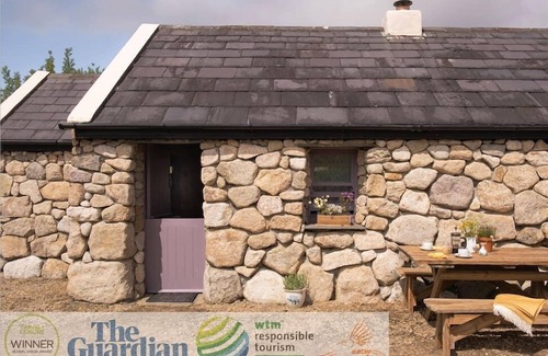 Spiddal Cottage | Artists' Cottage (Entire) @ Multi Award-Winning Cnoc Suain