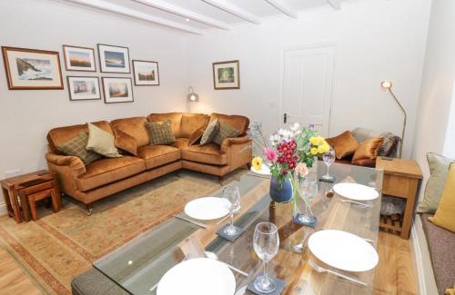 Richmond House | Artists Cottage