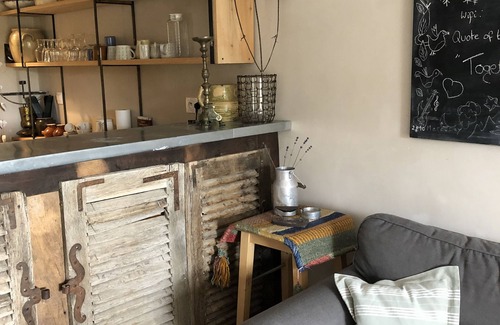 Mont-Saint-Jean Other | Artists Garden studio apartment overlooking Vineyard - Ground Floor.