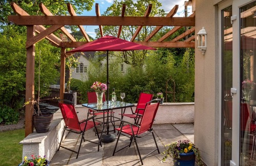 Portinscale House | ARTISTS HIDEAWAY, pet friendly, with open fire in Portinscale