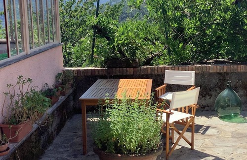 Sesta Godano Villa | Artists' Villa, 4 bedrooms, large terrace, great views, Cinque Terre 40 min.!