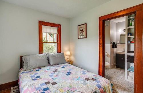 South Bend House | Artist’s Vintage Home 5 mins from ND Campus