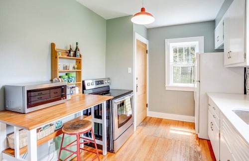 South Bend House | Artist’s Vintage Home 5 mins from ND Campus