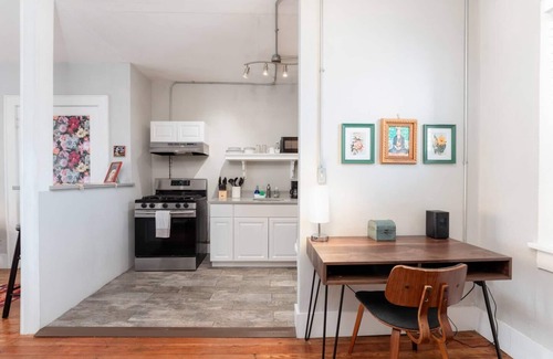 Central City Apartment | ArtMusicEntertainment+Downtown+PetsOK+Walk2Shore