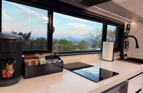 Central Escondido House | ArtNest: Full Kitchen & bath, Dishwasher, W/D, Firepit, Private, Parking, Safe