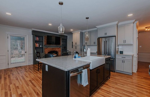 Old Irving Park Apartment | Artopia Retreat House