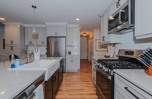 Old Irving Park Apartment | Artopia Retreat + Marys Gatehouse Superlisting