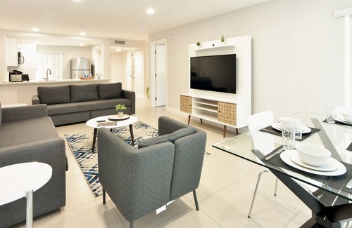 Downtown Fort Lauderdale Apartment | Artrageous on the river By RocketStay