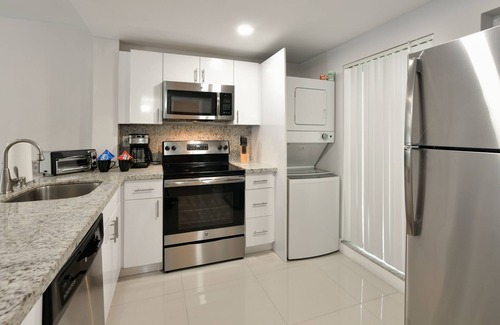 Downtown Fort Lauderdale Apartment | Artrageous on the river By RocketStay
