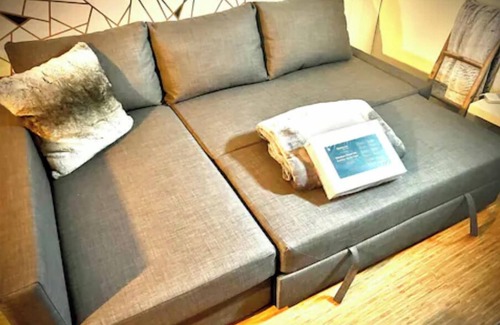 South Bend House | Artsy 2 bedroom-Free parking-Ideal for long stays