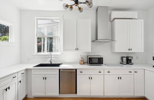 Cannonborough Elliotborough House | Artsy Apartment in Victorian Home with Heated Salt Water Pool