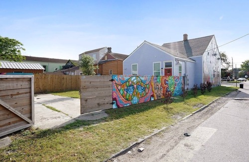 Saint Claude House | Artsy Funky Central 3br Art House