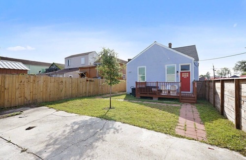Saint Claude House | Artsy Funky Central 3br Art House