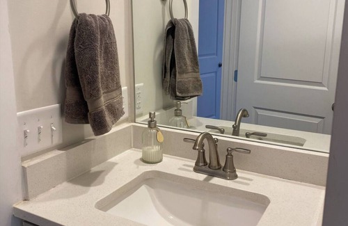 Nashville House | Artsy Haven: 1 Bedroom, Private Bath, & Office Space/Bedroom 15 Mins Downtown