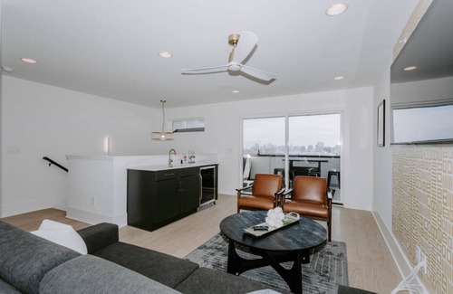 Nashville Apartment | Artsy Luxe Nashville Stay | Perfect for Groups