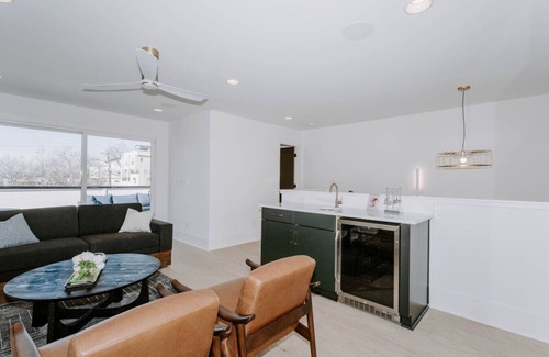 Nashville Apartment | Artsy Luxe Nashville Stay | Perfect for Groups