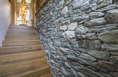 Bagnes Ski Chalet | Artsy Luxurious Ski-In-Out-Chalet