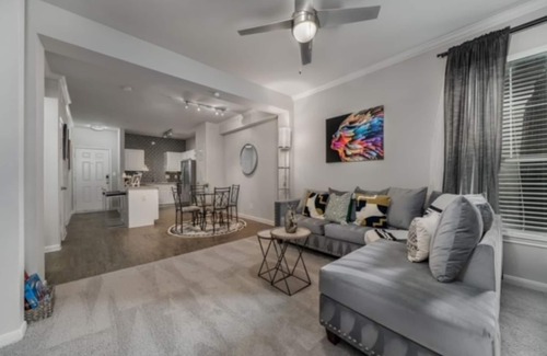Bryan Place Apartment | Artsy Oasis | Deep Ellum| Parking + Gym