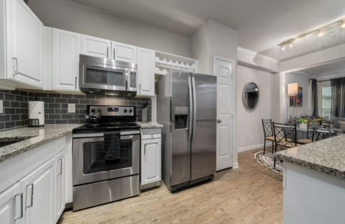 Bryan Place Apartment | Artsy Oasis | Deep Ellum| Parking + Gym
