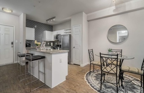 Bryan Place Apartment | Artsy Oasis | Deep Ellum| Parking + Gym