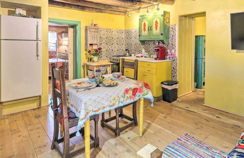 Santa Cruz Apartment | Artsy Santa Cruz Apartment w/Shared Fire Pit!