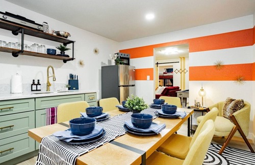 Las Vegas House | Artsy Vegas Hideaway: Pool Table & Prime Location