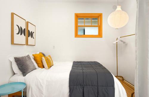 Marina del Rey Apartment | Artsy Venice Beach Canals Studio w/Rooftop & Sauna