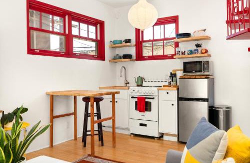 Marina del Rey Apartment | Artsy Venice Beach Canals Studio w/Rooftop & Sauna